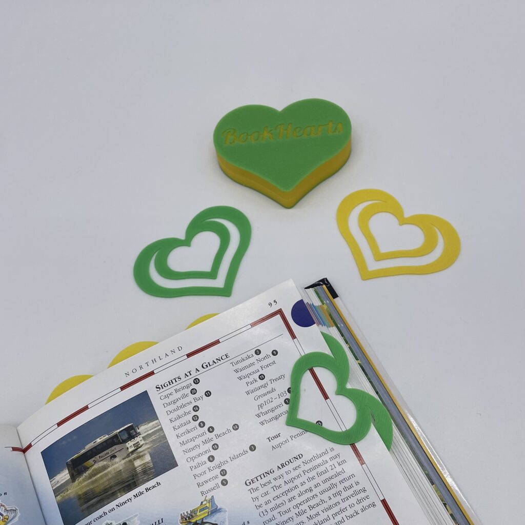 Golden yellow and bright green 3D-printed bookmarks in heart shape, for a pop of color